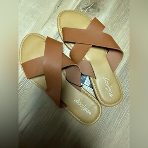 West Loop women’s brown sandals. Size M 7/8. New with tag.